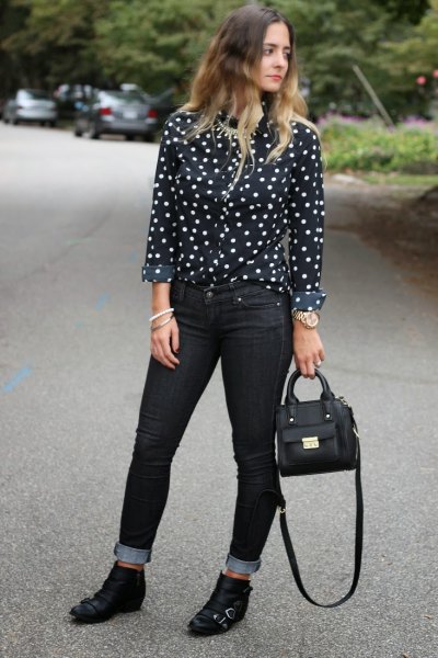 black and white polka shirt with skinny jeans