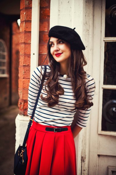 black painter hat long sleeve striped t shirt pleded skirt