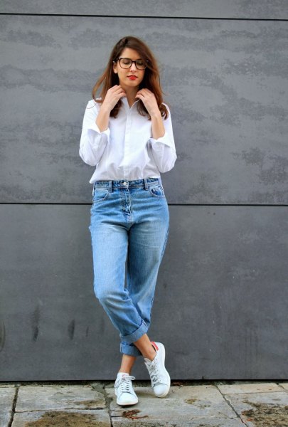 white button up shirt mom jeans
