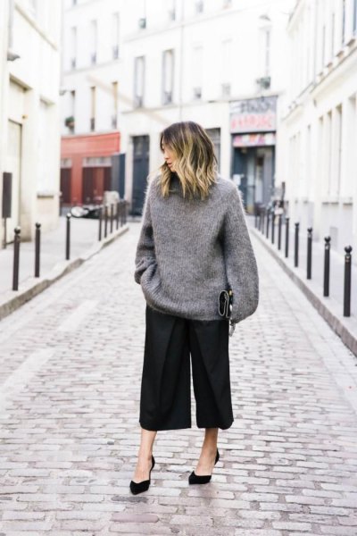 gray oversized knitted sweater black culottes.