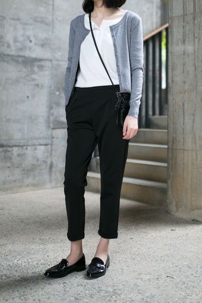 Cardigan with a sweet collar...Crossbody bag, Ankle length pants .