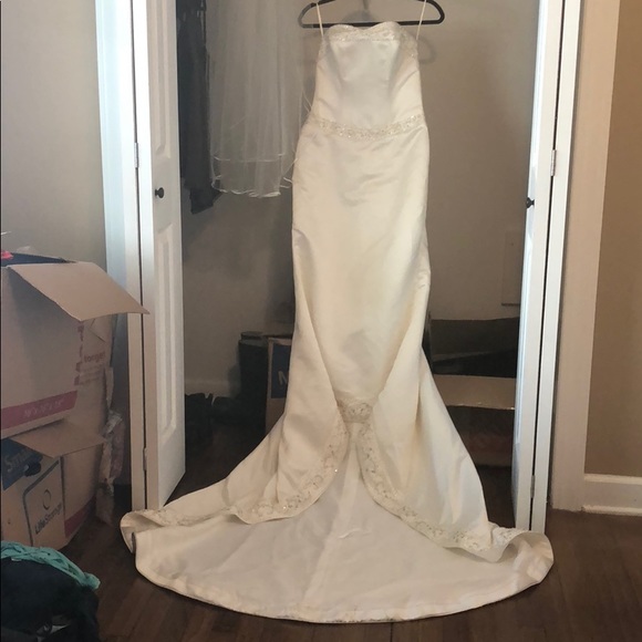Ashley Jordan Dresses | Preloved Wedding Dress Veil By | Poshma