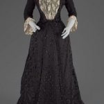 Woman's dress in two parts (bodice and skirt). About 1889. House .