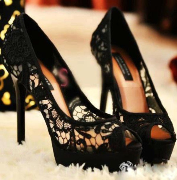 Black Lace Heels Outfit Ideas