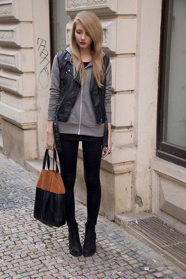 Black Leather Vest Outfit
  Ideas for Women