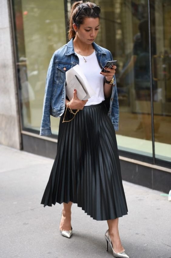 How to Style Black Pleated Skirt: 15 Low-Key Beautiful Outfit .