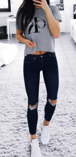 Black Ripped Skinny Jeans
  Outfits