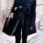 winter #fashion / all black everything + faux fur scarf | Lässige .