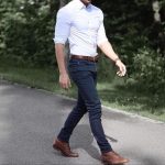 02 navy jeans, a white fitted shirt and brown leather shoes .