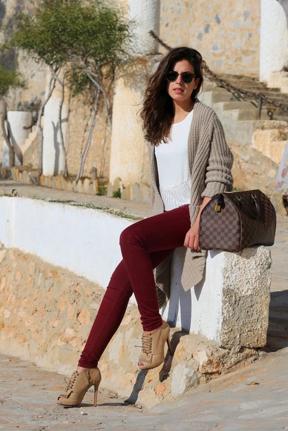 Burgundy Jeans Outfit Ideas for Women