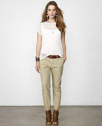 How to Wear Chinos Casually for Women: Outfit Ideas - FMag.c