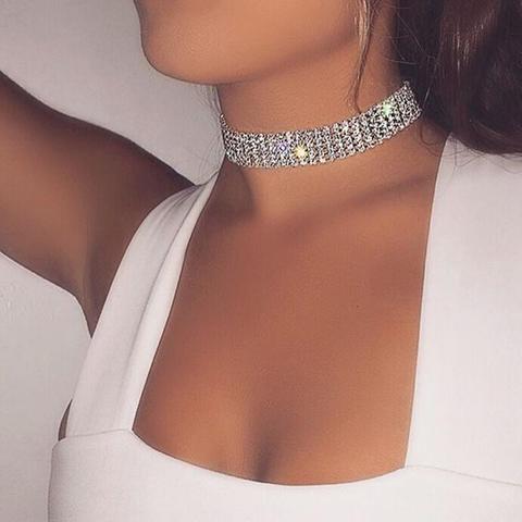 Choker Necklace Outfit Ideas
