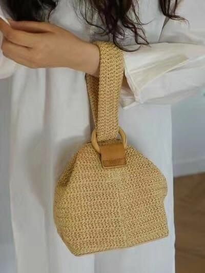 27 Summer Straw Handbags + Outfit Ideas | Crochet shoulder bags .