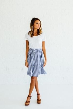 DETAILS: Perfect summer to fall transition skirt 100% Cotton/woven .