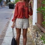 26 Stunning Outfit Ideas With Lace Shorts | Summer outfits women .
