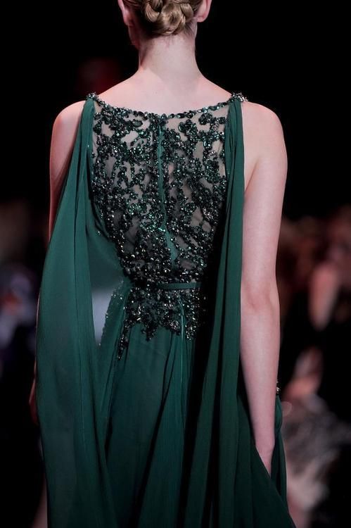 Emerald Green Dress Style Guide