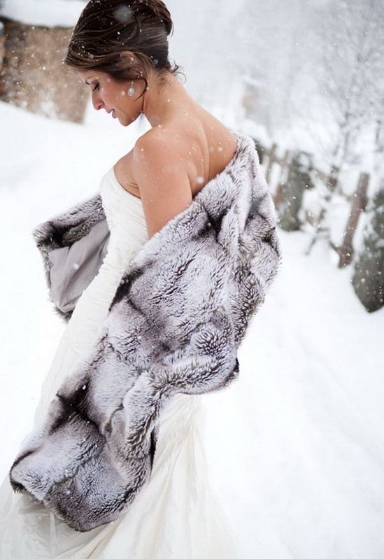 Winter Snowy Grey Fur Cape Wedding Dress>>> (would want fake fur .