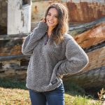 15 Cozy Outfits With Sherpa Jackets And Sweaters - Styleohol