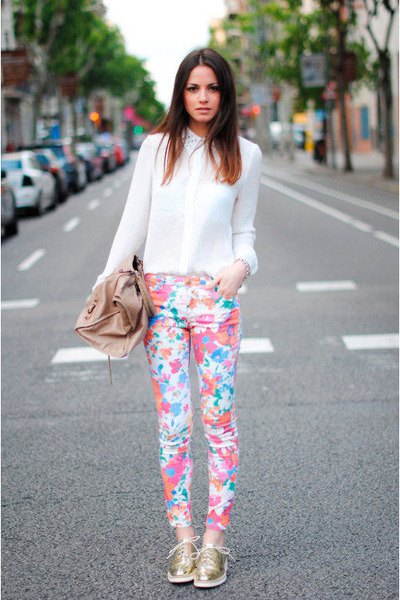 How to Style Floral Pants: Top 13 Outfit Ideas - FMag.c