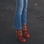 20 Photos to Show You How to Wear Cropped Flared Jeans Like
