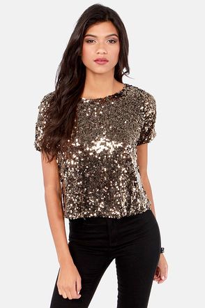 Gold sequin shirt | Sequins top outfit, Glitter tops outfit, Gold .