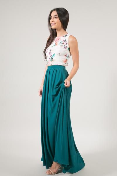 Kelly Green Full Maxi Skirt | Green skirt outfits, Maxi skirt outfi