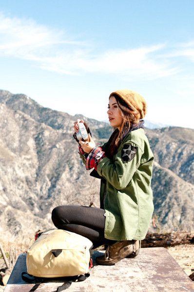 Hiking Outfit Ideas for Women in Autumn | Military jacket green .