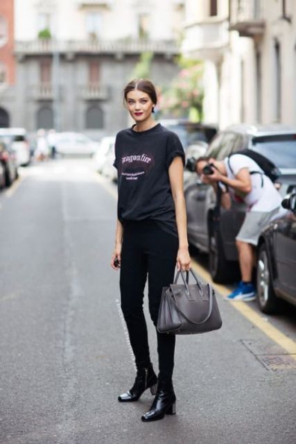 How To Wear An Oversized T-Shirt: 15 Ideas - Styleohol