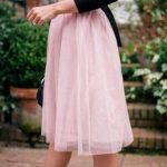 how to wear a blush skirt: black top + bag + heels | Trending .