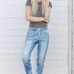 15 Amazing Jogger Jeans Outfit Ideas for Women - FMag.c