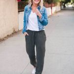 30 Jogger Pants Outfit Ideas for Women Who Love Comfy Sty