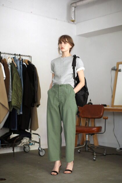Wide leg Khaki pants(이미지 포함) | 파리지앵 스타일, 편한 캐주얼 .