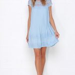 How to wear a light blue lace dress - howto-wear.c