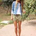 How to Wear Linen Shorts: Top 15 Outfit Ideas for Women - FMag.c