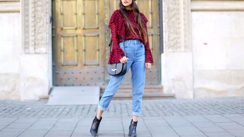 How to Wear Mom Jeans with Style - The Trend Spott
