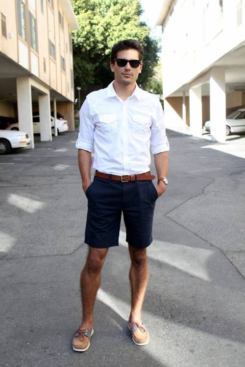 Ray ban + white shirt + navy blue shorts + boat shoes = perfect .