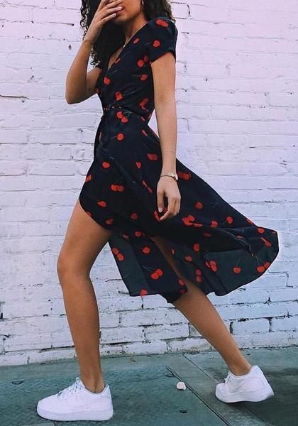 17 Foolproof Dresses to Wear on a First Date | Dress with sneakers .