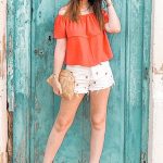 Outfit with combine orange shorts with black heels | Chicisi