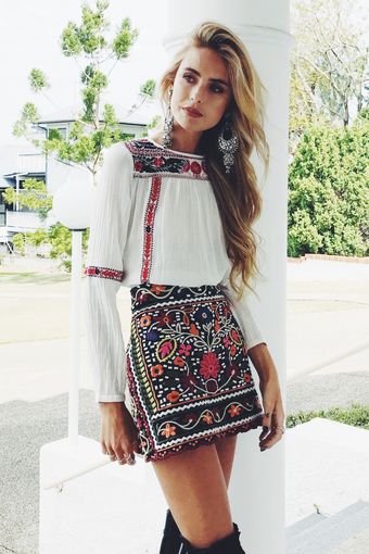 MEXICAN DOLL EMBROIDERED MINI SKIRT | Mini skirts, Embroidered .
