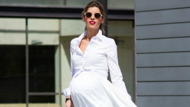15 Trendy Outfit Ideas to Wear White Dresses During Pregnan