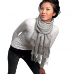 How to tie a winter scarf | Sty
