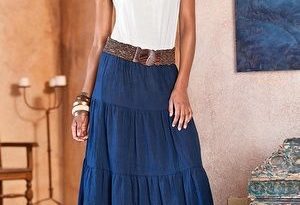 peasant skirt outfit | Boho skirt outfit, Unique clothes for wom