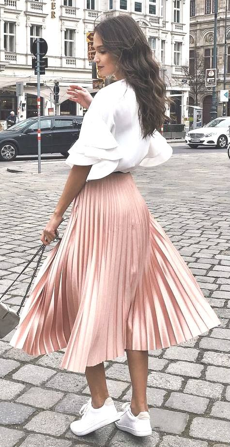 Pink pleated skirt ... so romantic! | Skirt and sneakers, Long .