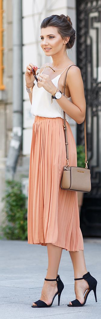The Mysterious Girl Coral Pleated Culottes Outfit Idea | Street .