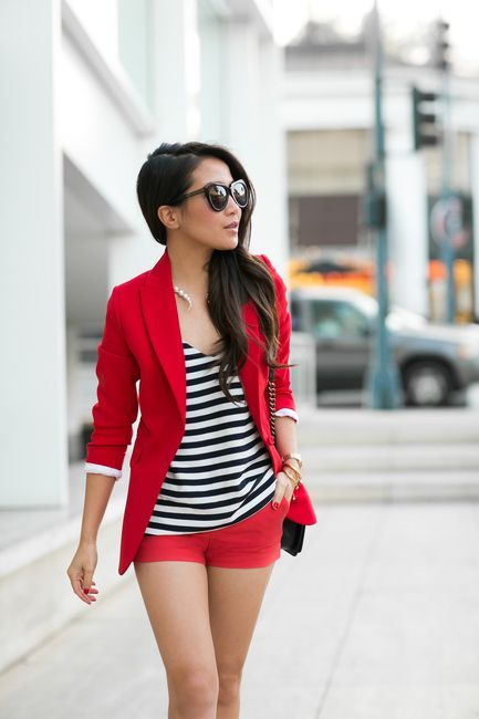 26 Striking Ways to Wear Bold Stripes | Fashion, Red shorts outfit .