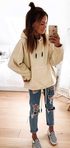 83 Best Ripped jeans outfit images in 2020 | Casual outfits, Cute .
