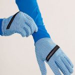 brisk run gloves | women's scarves, mitts and toques | lululemon .