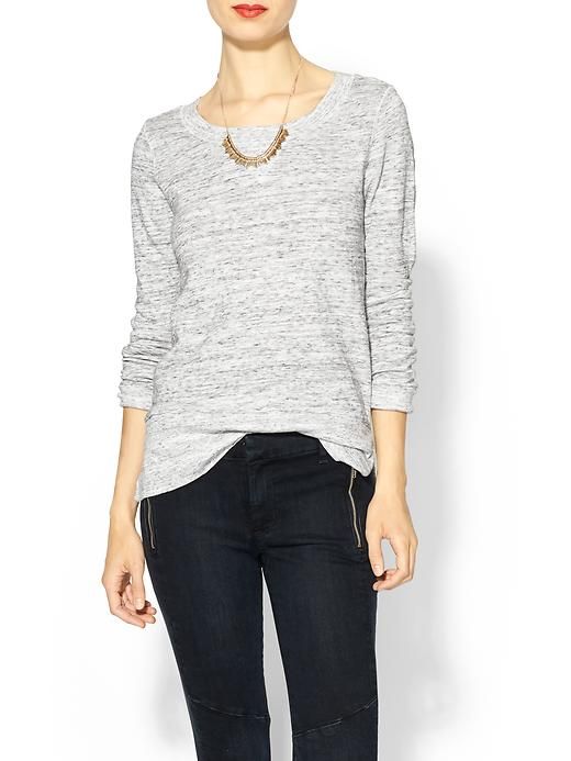 Scoop Neck Tee Casual Outfit
  Ideas for Ladies