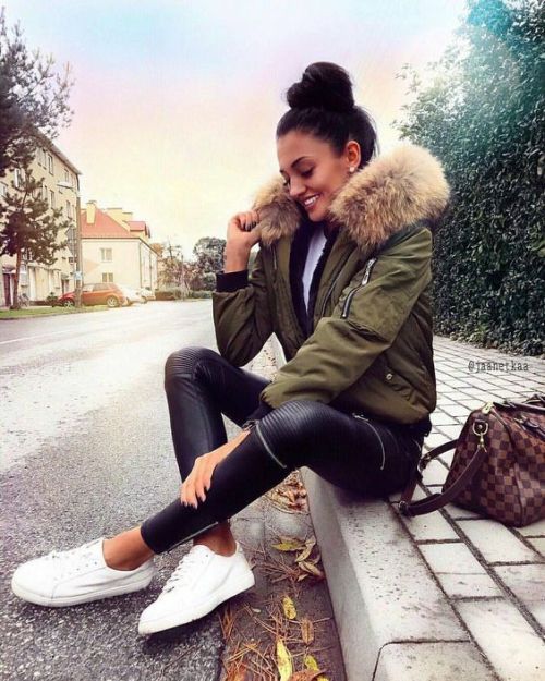 Puffer short jackets styling ideas | Fashion, Winter outfits .