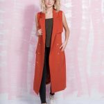 20 Gorgeous Outfits With Sleeveless Trench Coats - Styleohol
